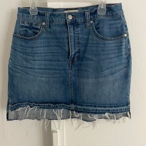 Madewell mini denim skirt, size 29. Like new condition.